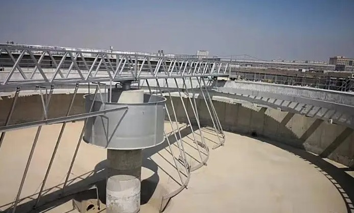 ZQXN型週邊傳動全橋虹(hong)吸式吸泥機(ji)