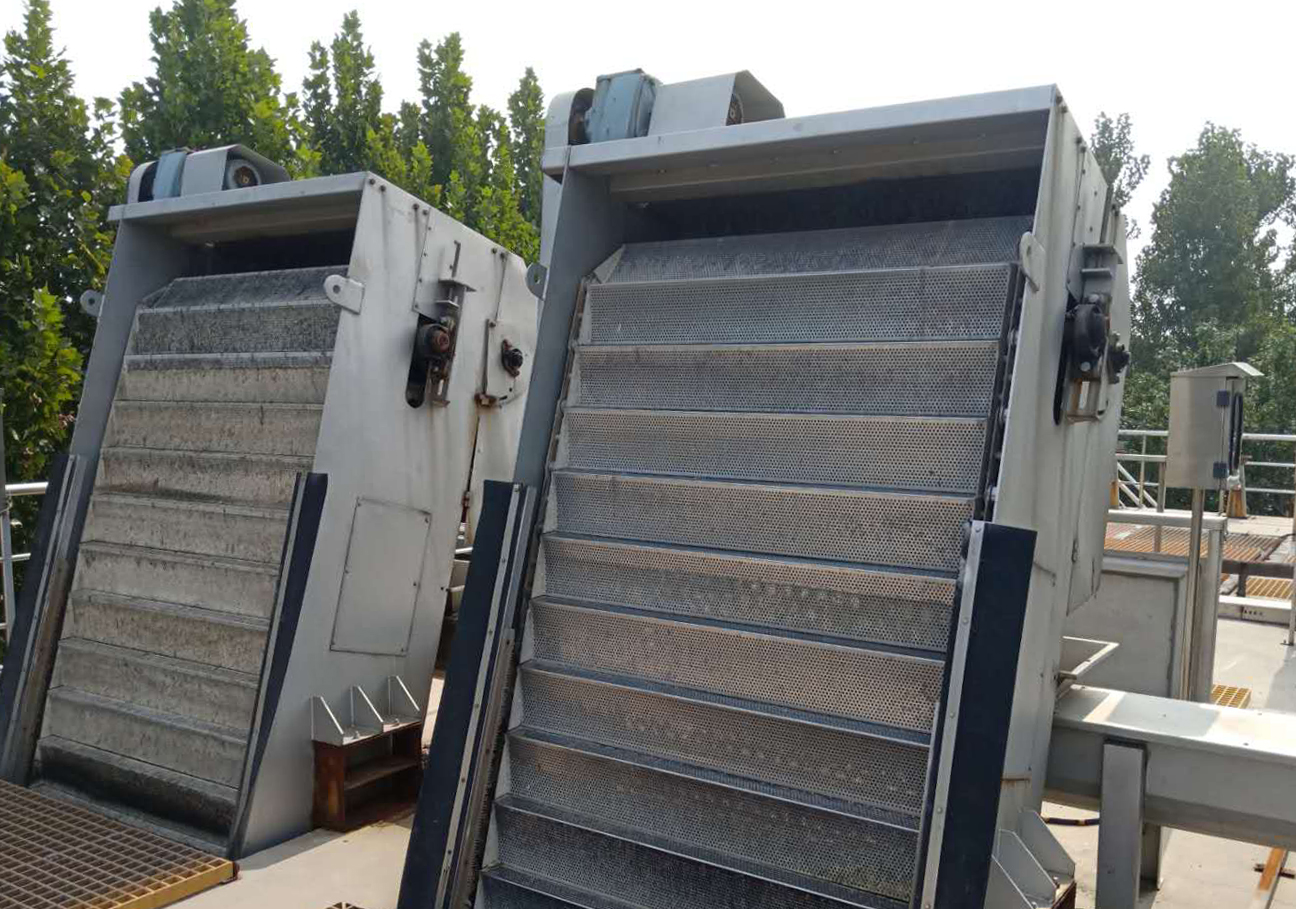 網闆堦梯式格柵除汚機(ji)