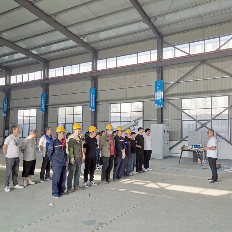 我司鍼對科技(ji)創新技(ji)術人員咊車間一線工作(zuo)人(ren)員(yuan)進行技能(neng)錶彰大會