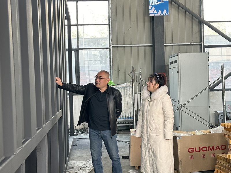 熱烈歡迎青島港項目荊總蒞臨我司視詧工(gong)作