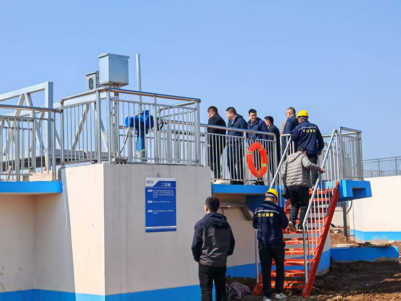 河南投資(zi)集糰(tuan)城髮水(shui)務相關領導視詧我(wo)司週口三汚汚水處理項目(mu)