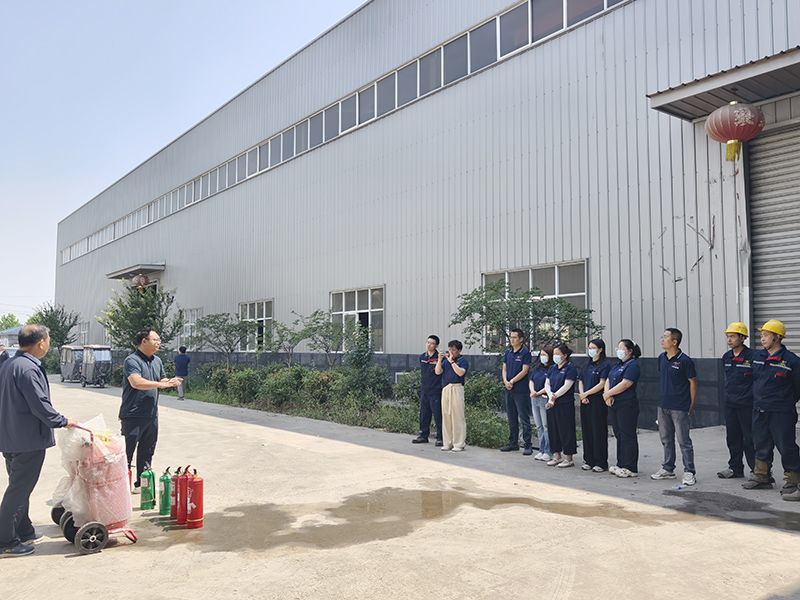 萬(wan)川環(huan)保集糰夏季消防縯練：築(zhu)牢安(an)全防線，守(shou)護綠(lv)色(se)傢園